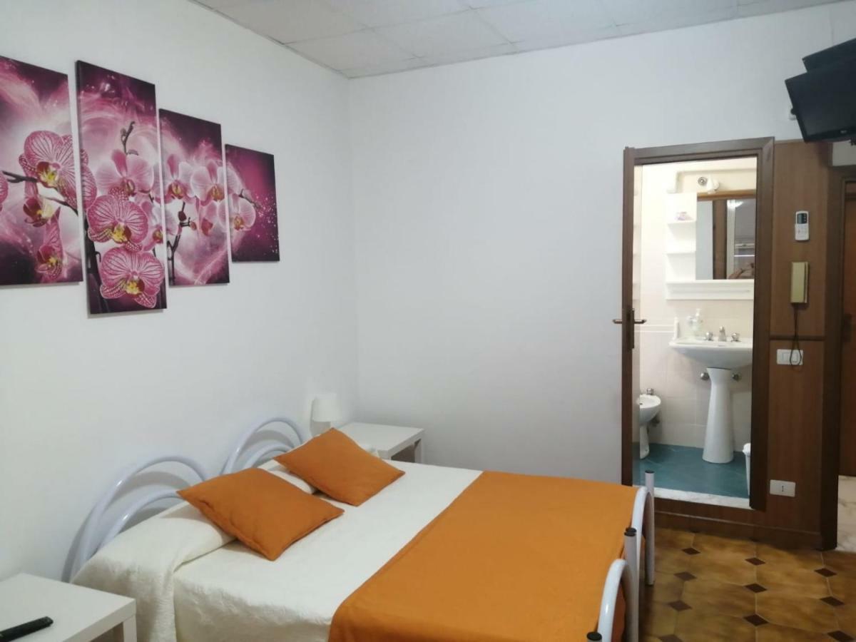 Albergo Ollolai Чивитавекия Екстериор снимка